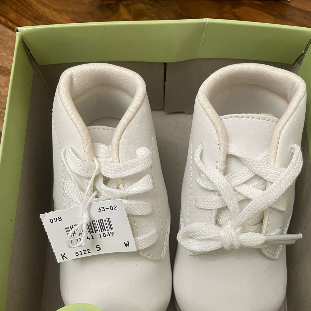 Teeny toes shoes/ Walking shoes  size 5W New with tag